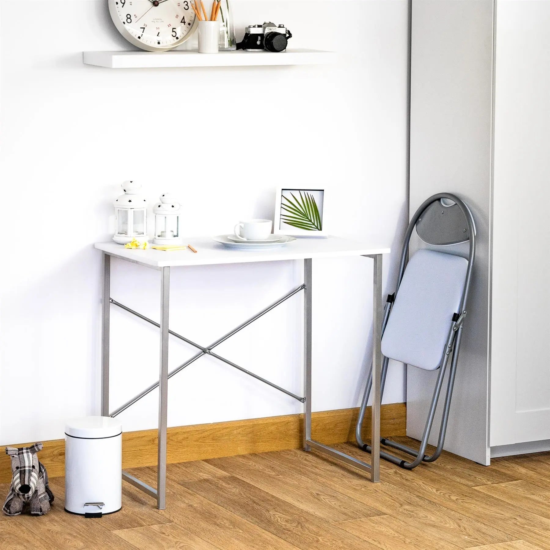 White Curved Padded Folding Chair