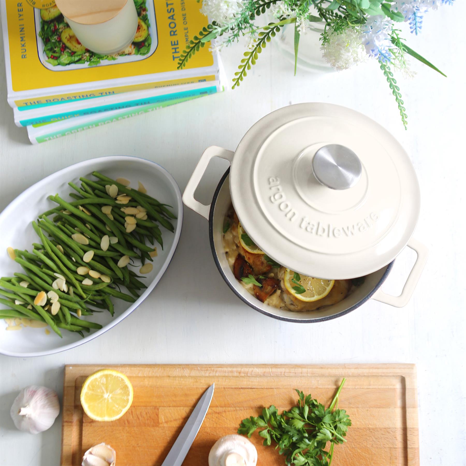 2.8L Pebble Gloss Round Cast Iron Casserole Dish