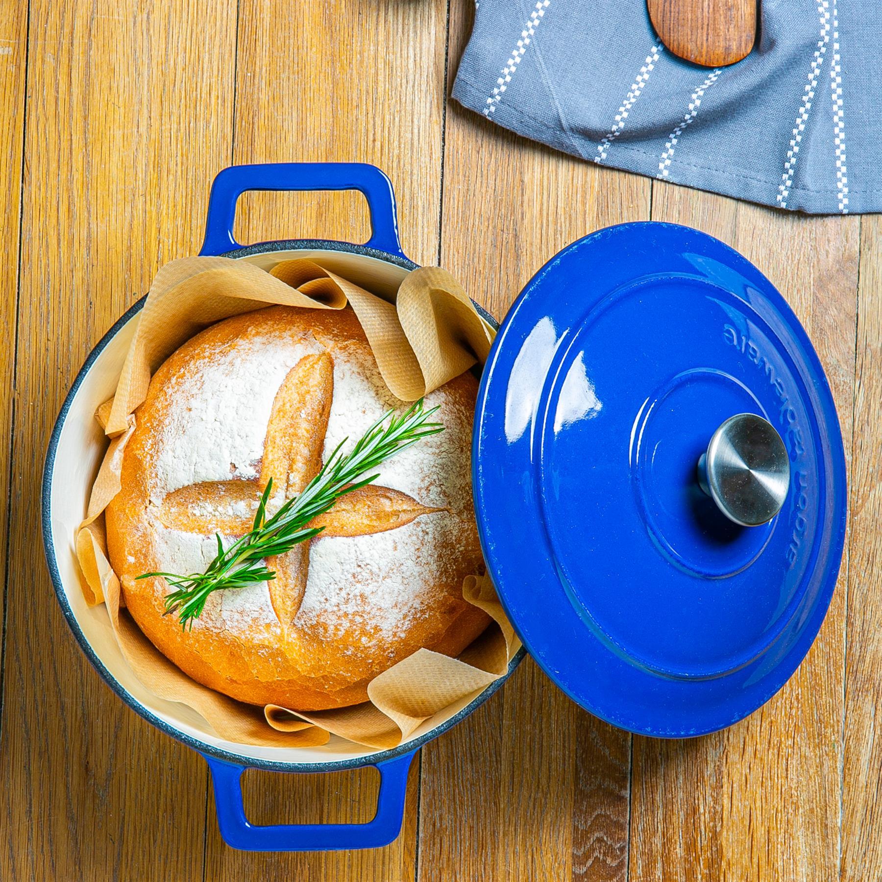 4.5L Dark Blue Cast Iron Casserole Dish
