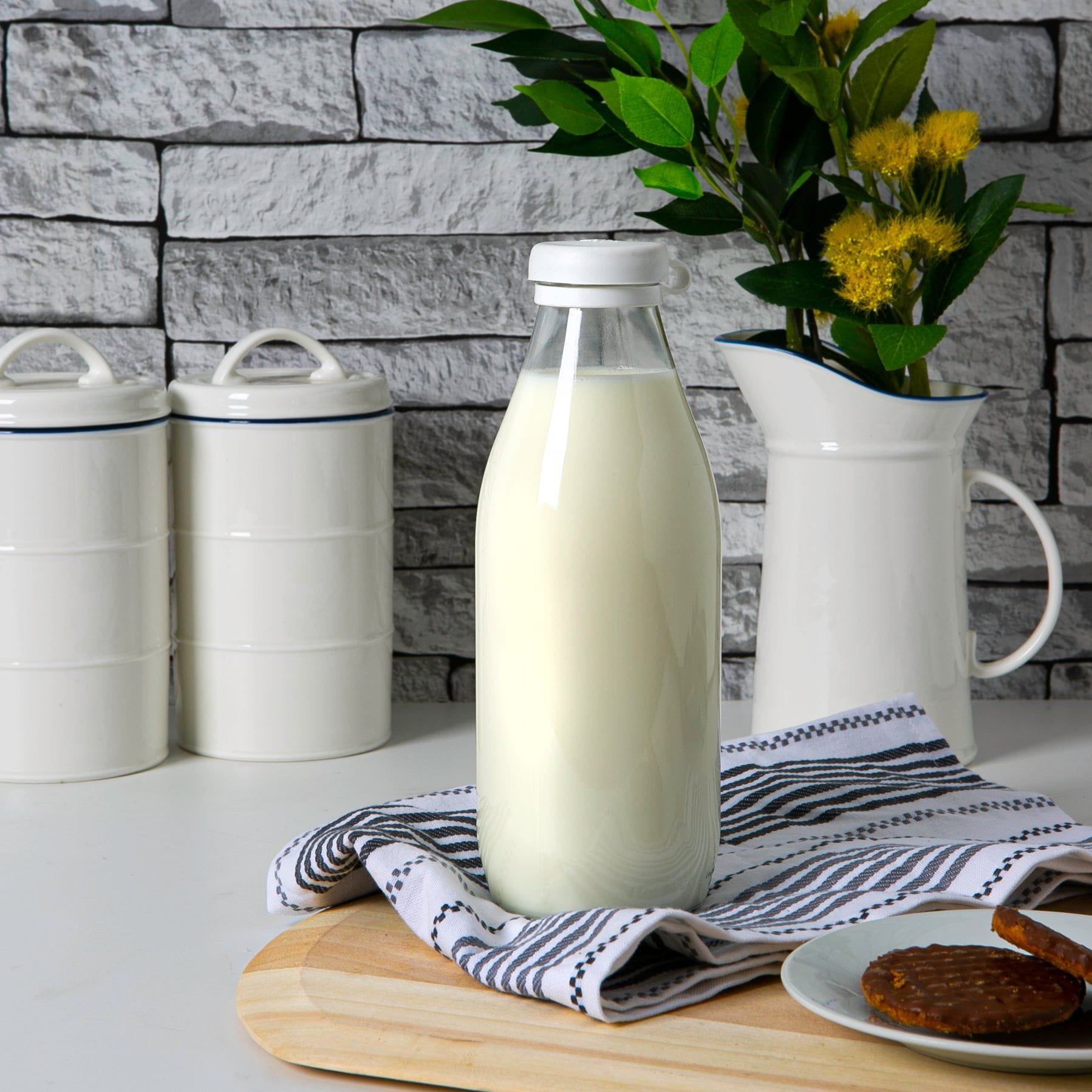 1L Glass Milk Bottle with Silicone Lid