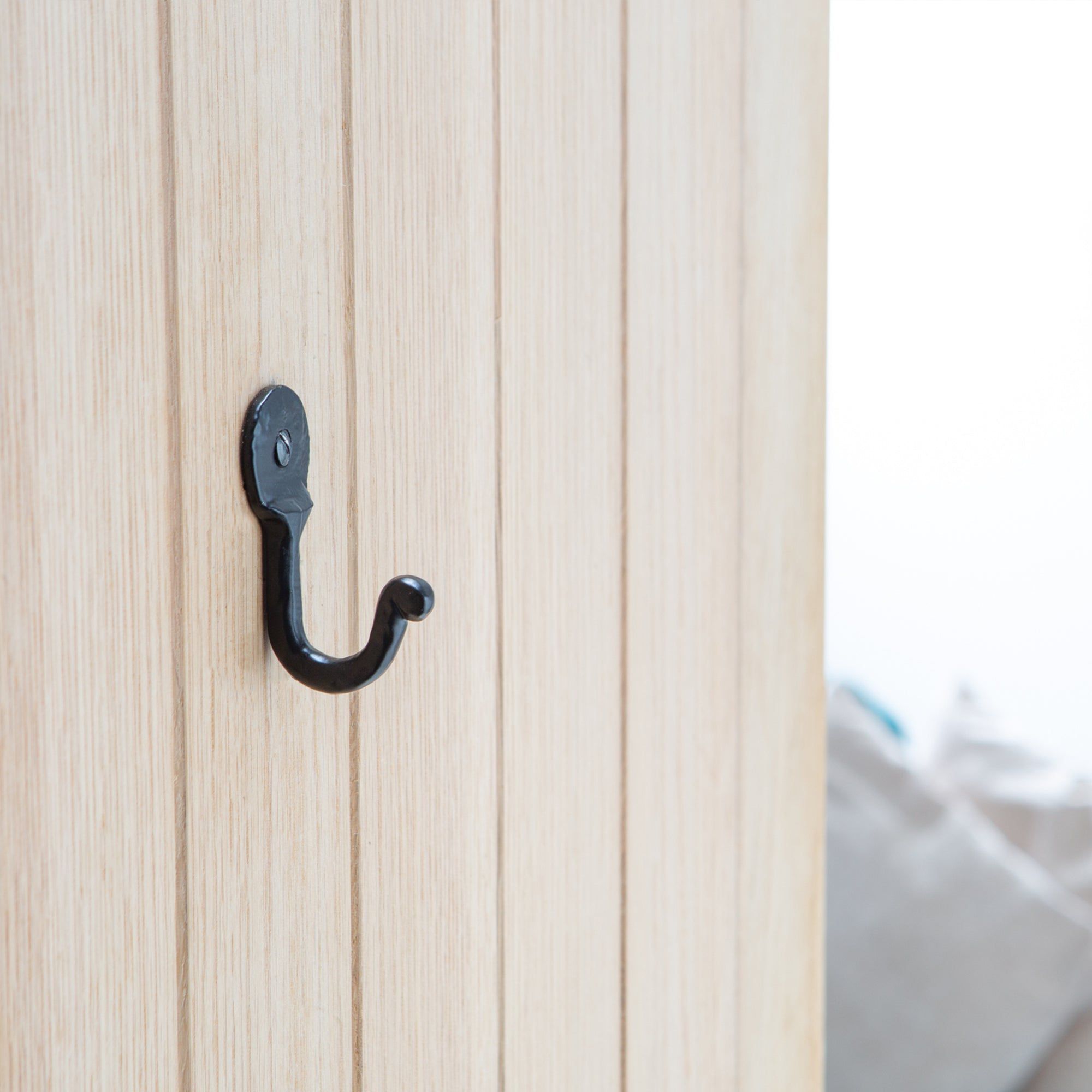 25mm x 45mm Black Hammered Round Plate Single Hook