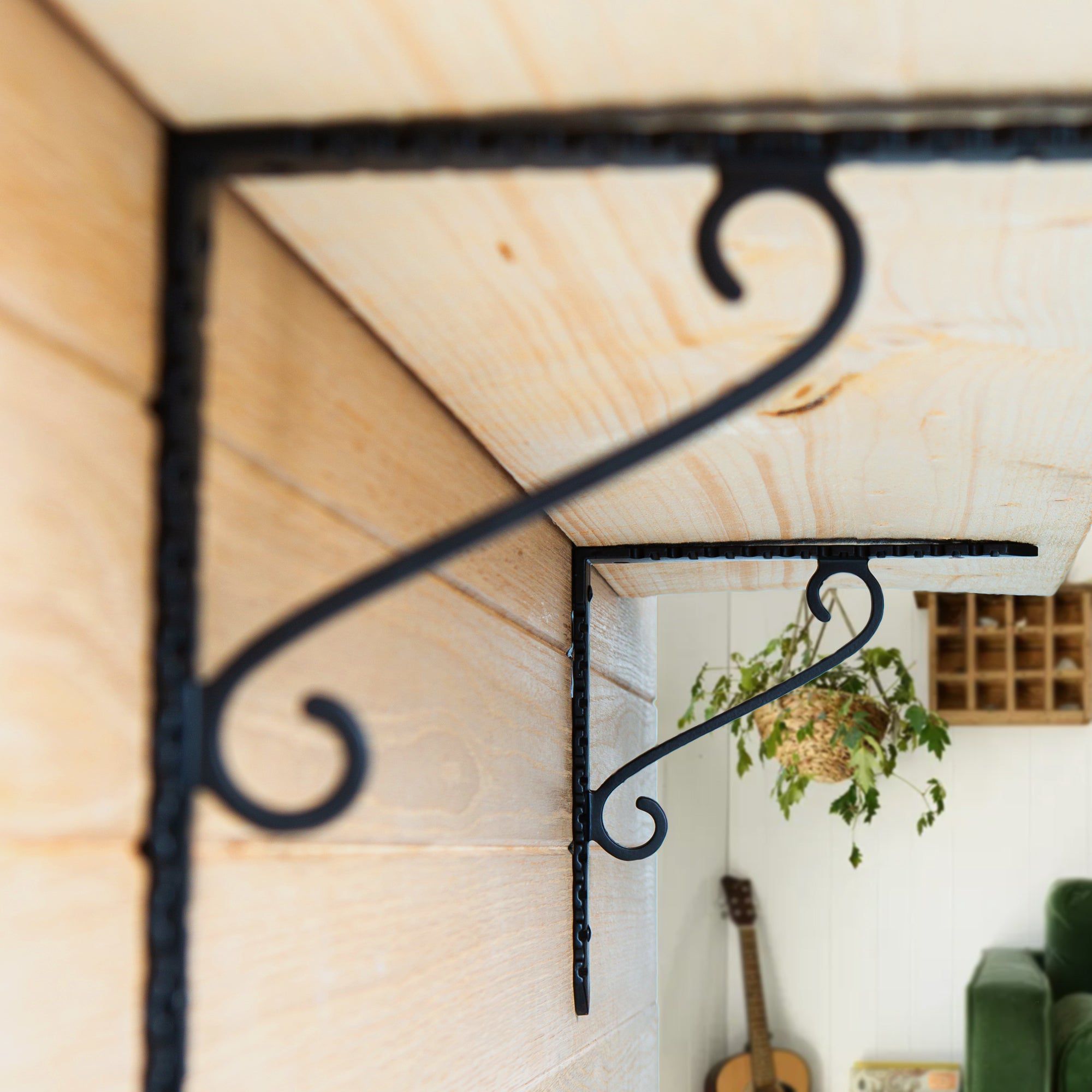 205mm Notched Scroll Iron Shelf Bracket