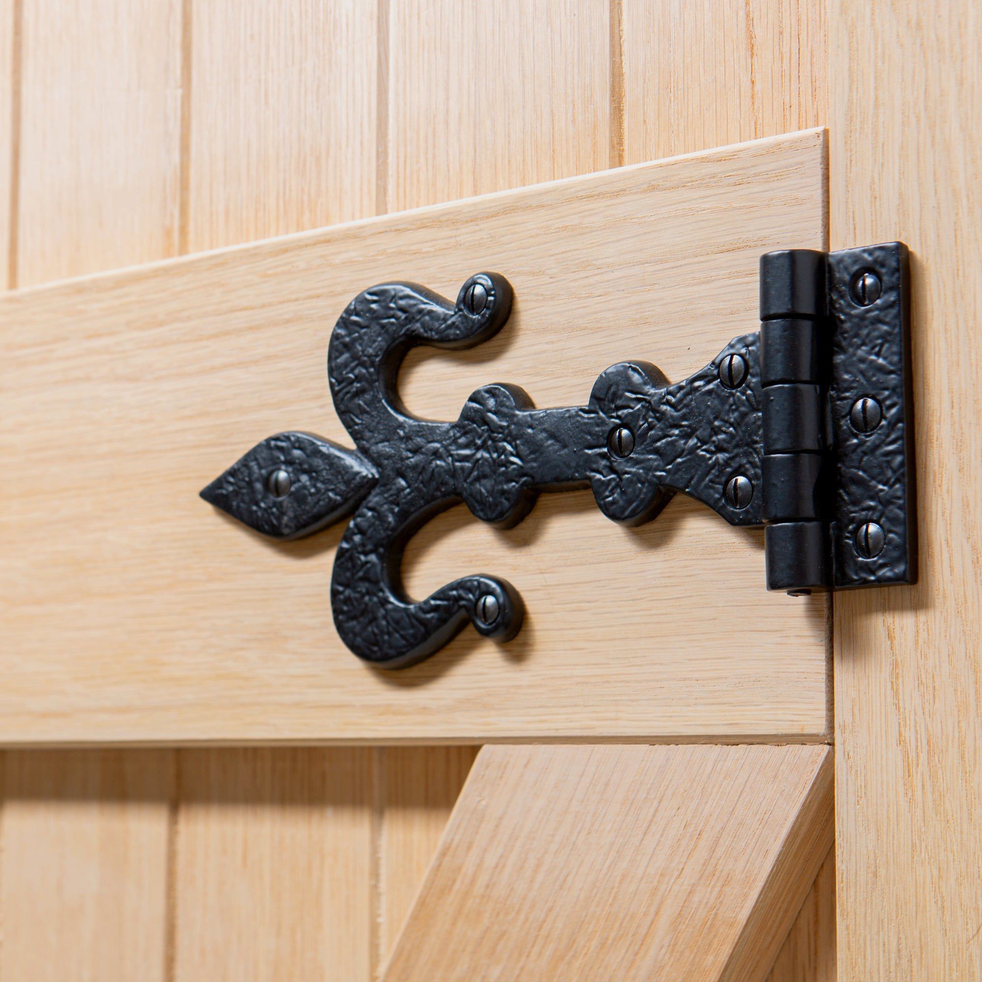 235mm Black Fleur De Lis T-Hinge