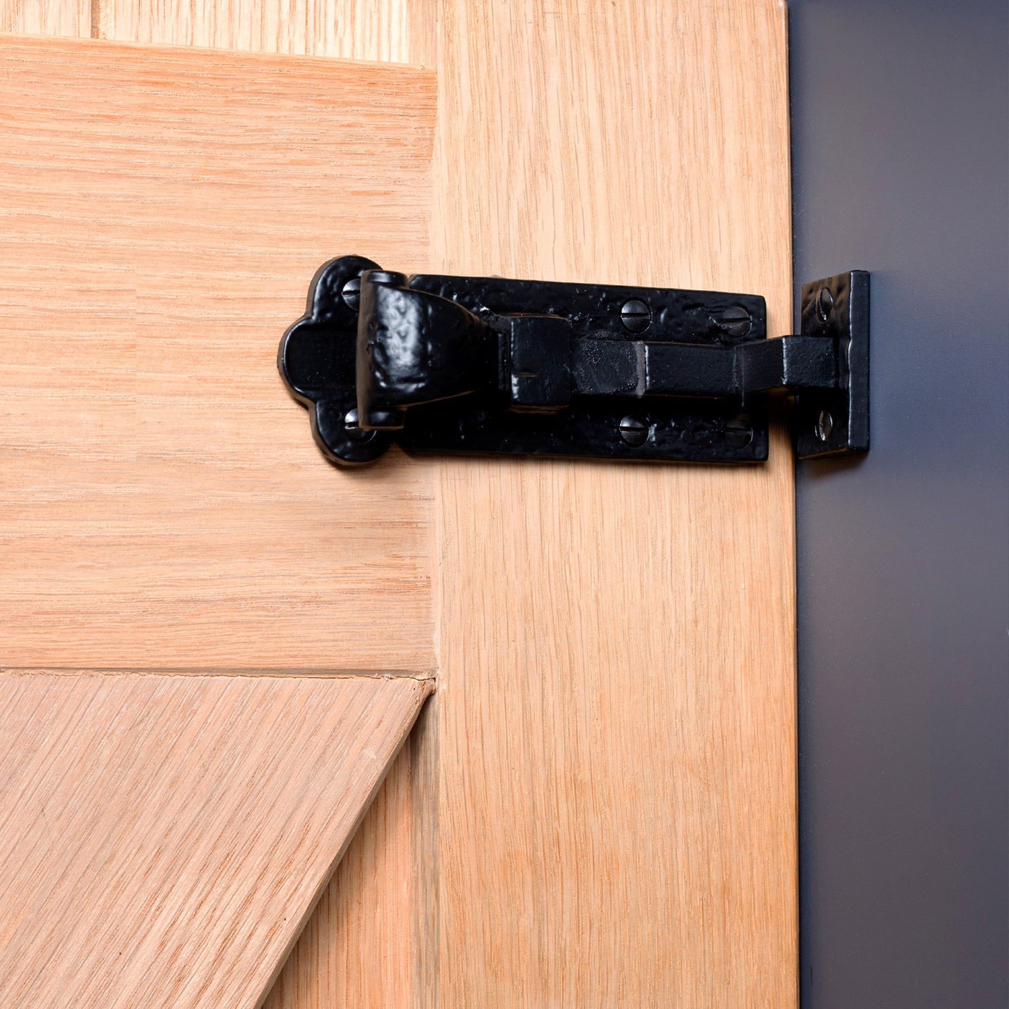 105mm Black Cranked Antique Fish Tail Bolt