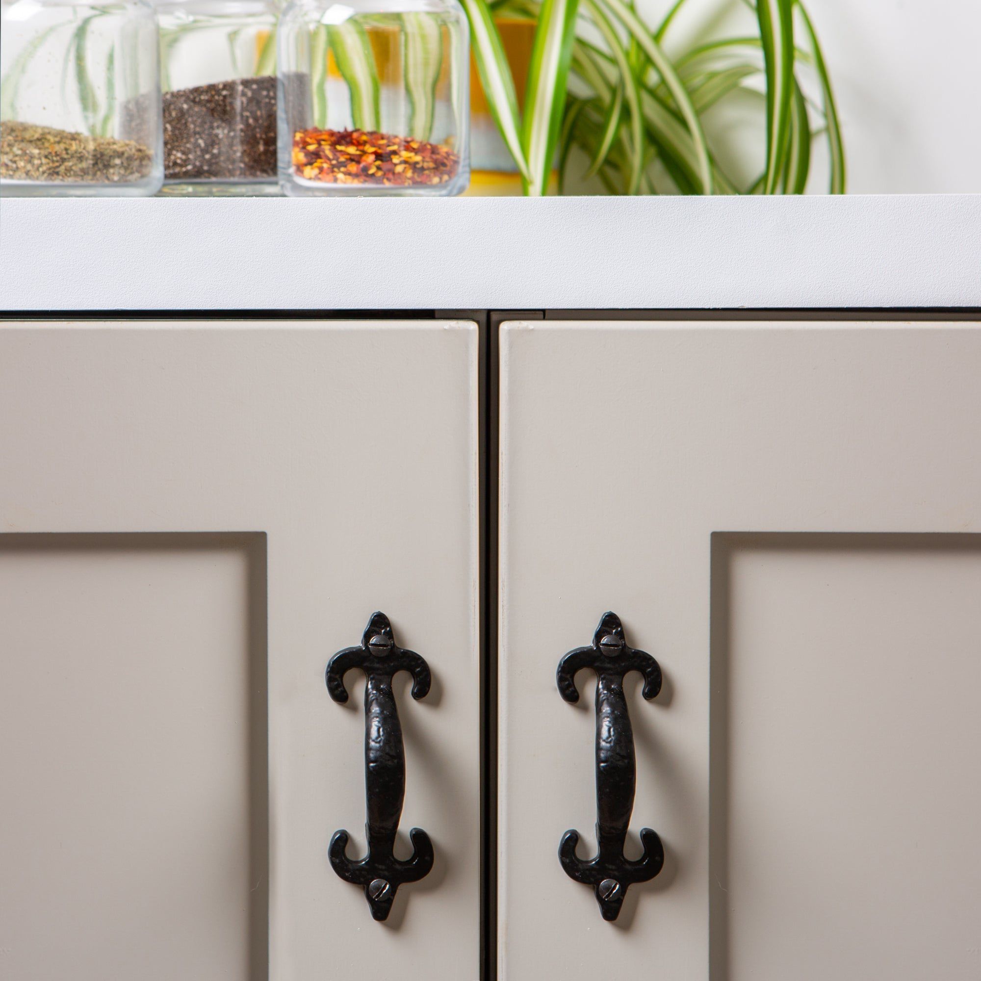 105mm Black Antique Fleur De Lis Door Handle