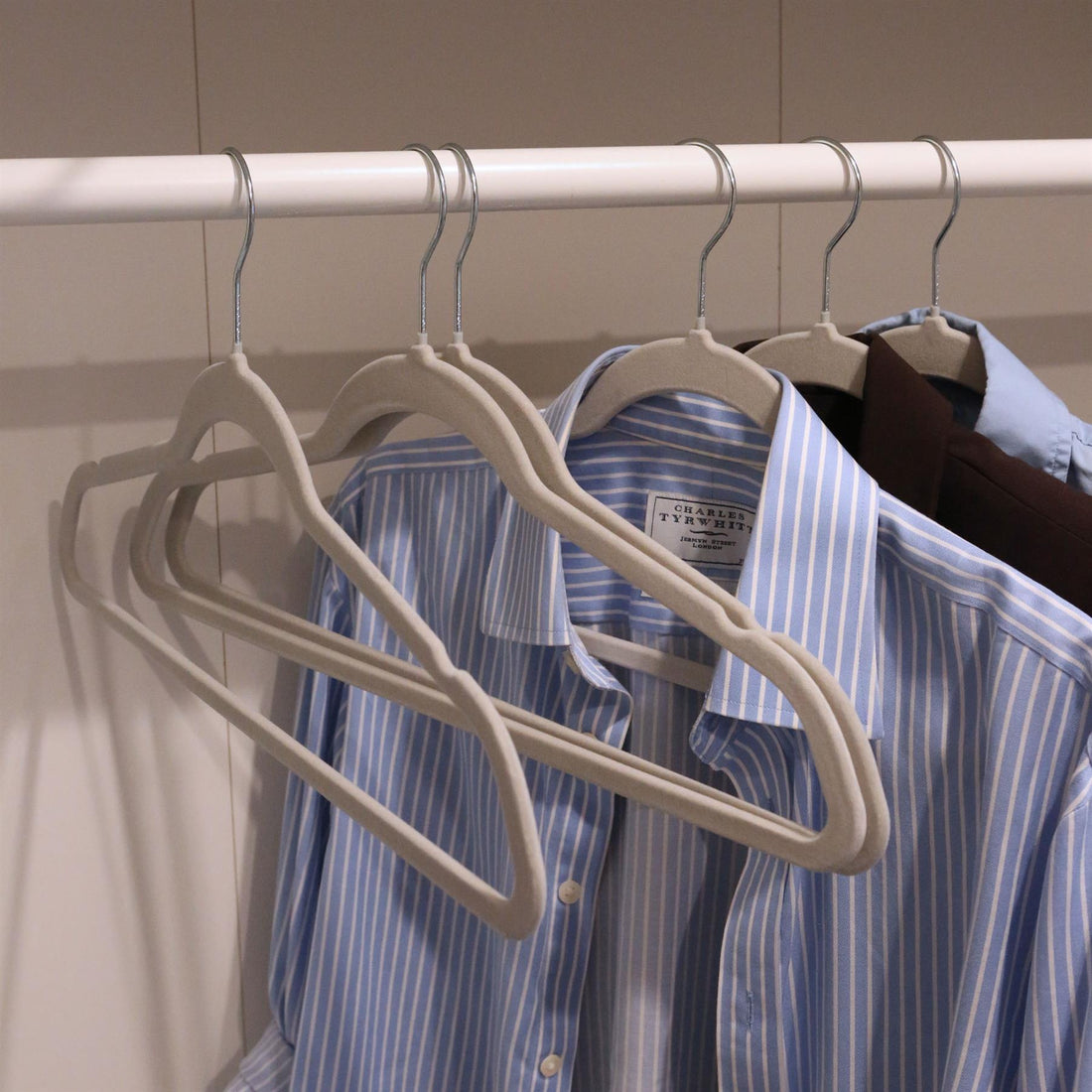 Non-Slip Grey Velvet Hangers - 45cm - Pack of 25