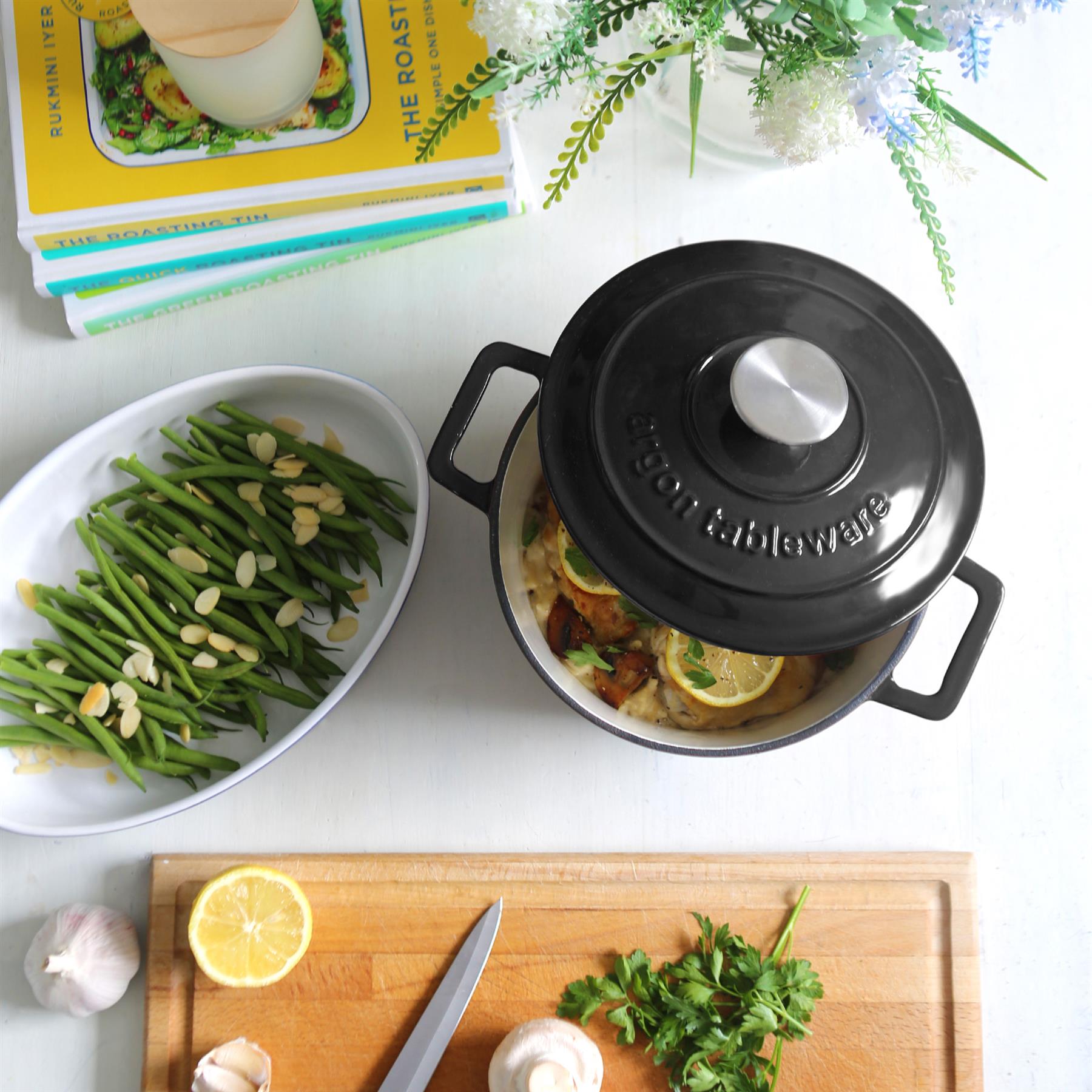 2.8L Matt Black Round Cast Iron Casserole Dish