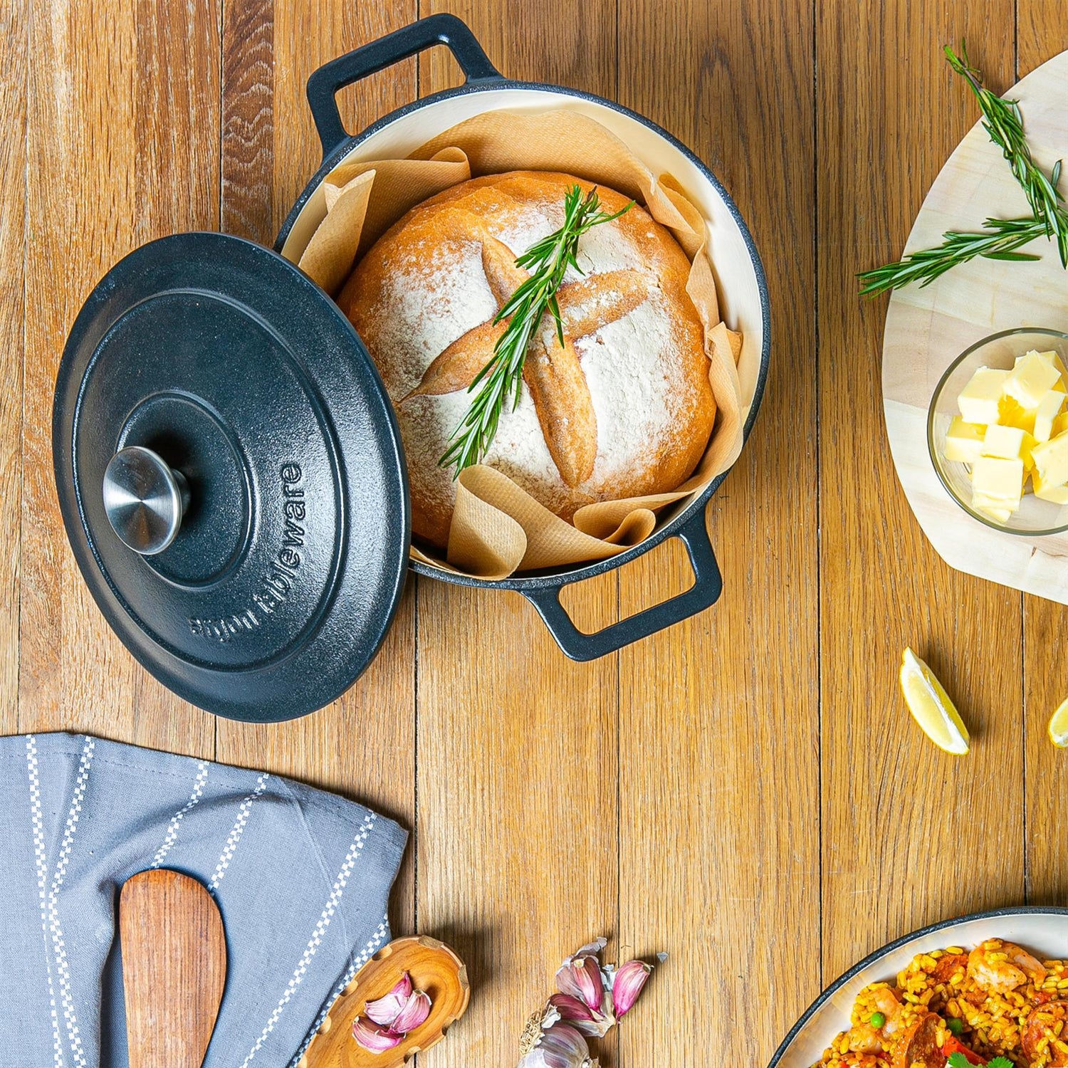 4.5L Matt Black Cast Iron Casserole Dish