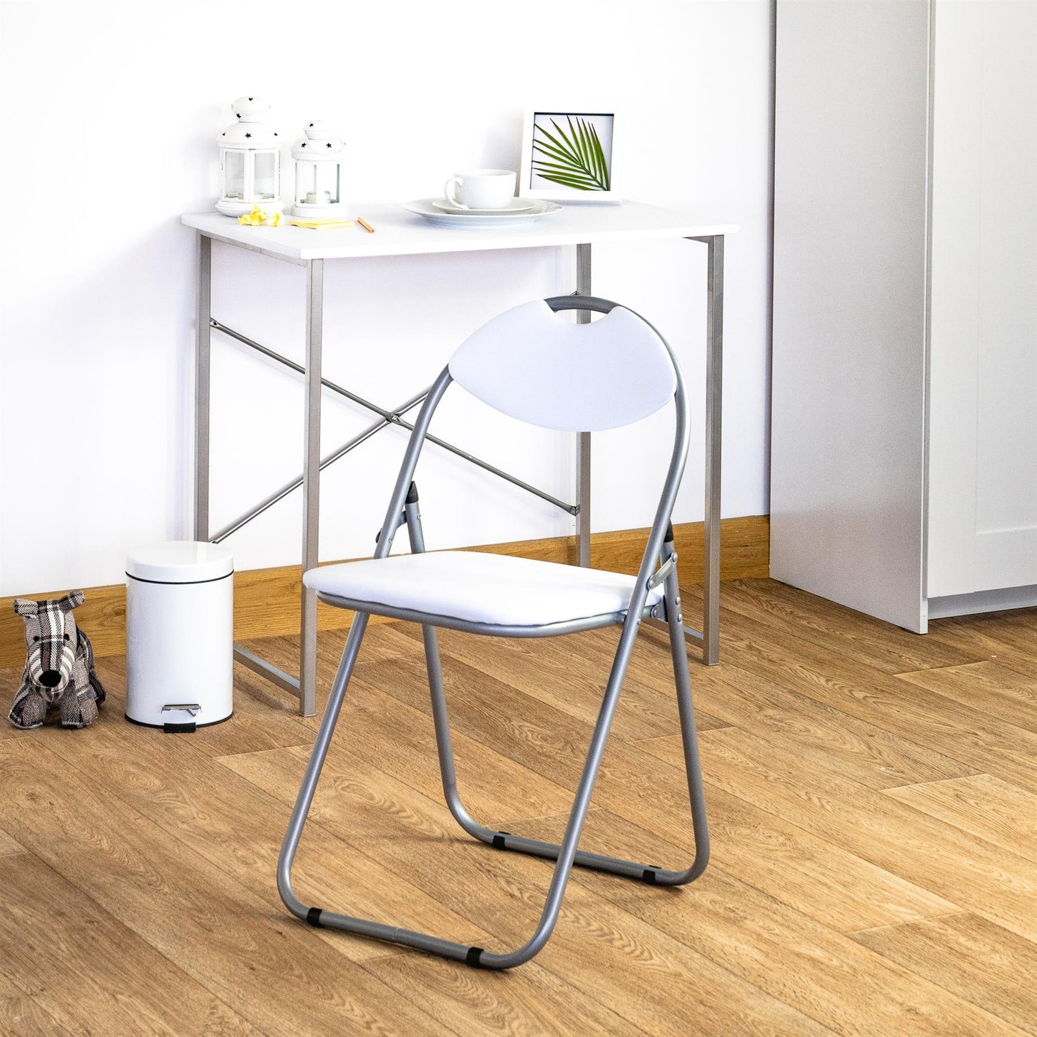 White Curved Padded Folding Chair - Pack of Six