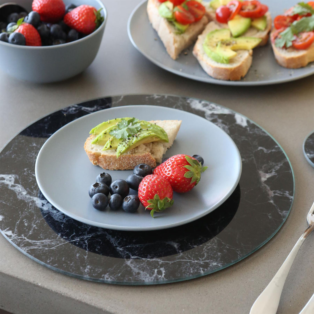 Black 30cm Round Marble-Effect Glass Chopping Board