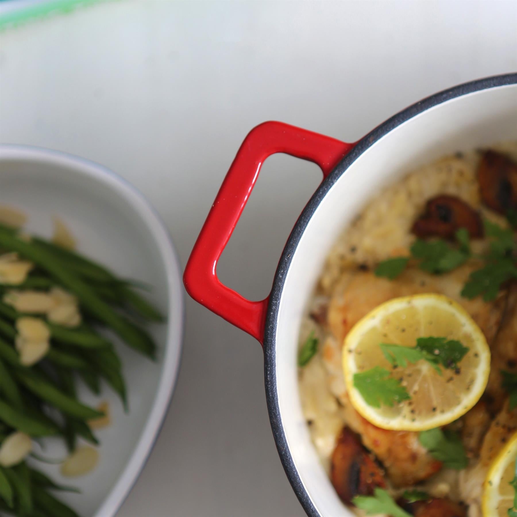 2.8L Red Ombre Round Cast Iron Casserole Dish