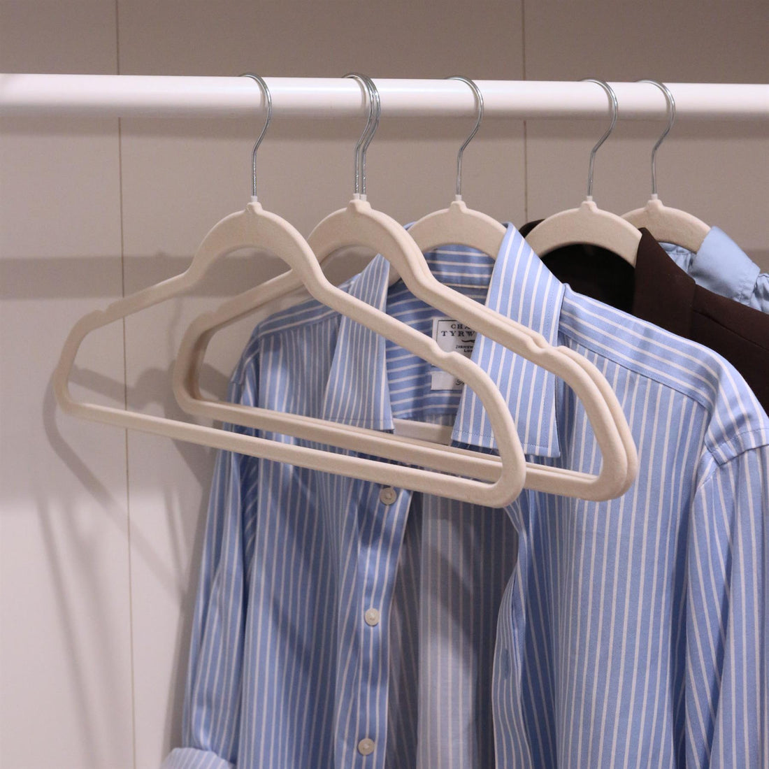 Non-Slip Ivory Velvet Hangers - 45cm - Pack of 25