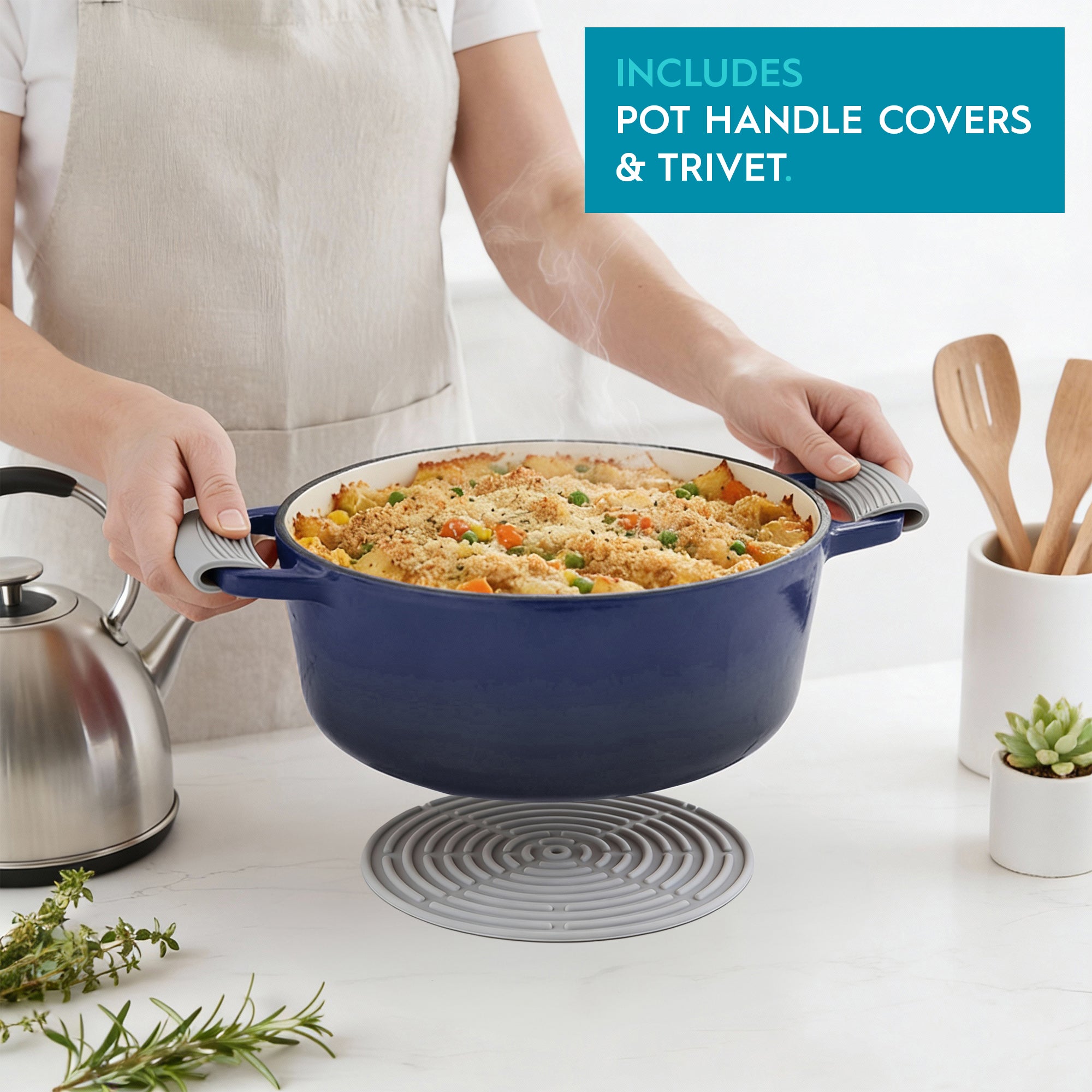 4.5L Dark Blue Cast Iron Casserole Dish