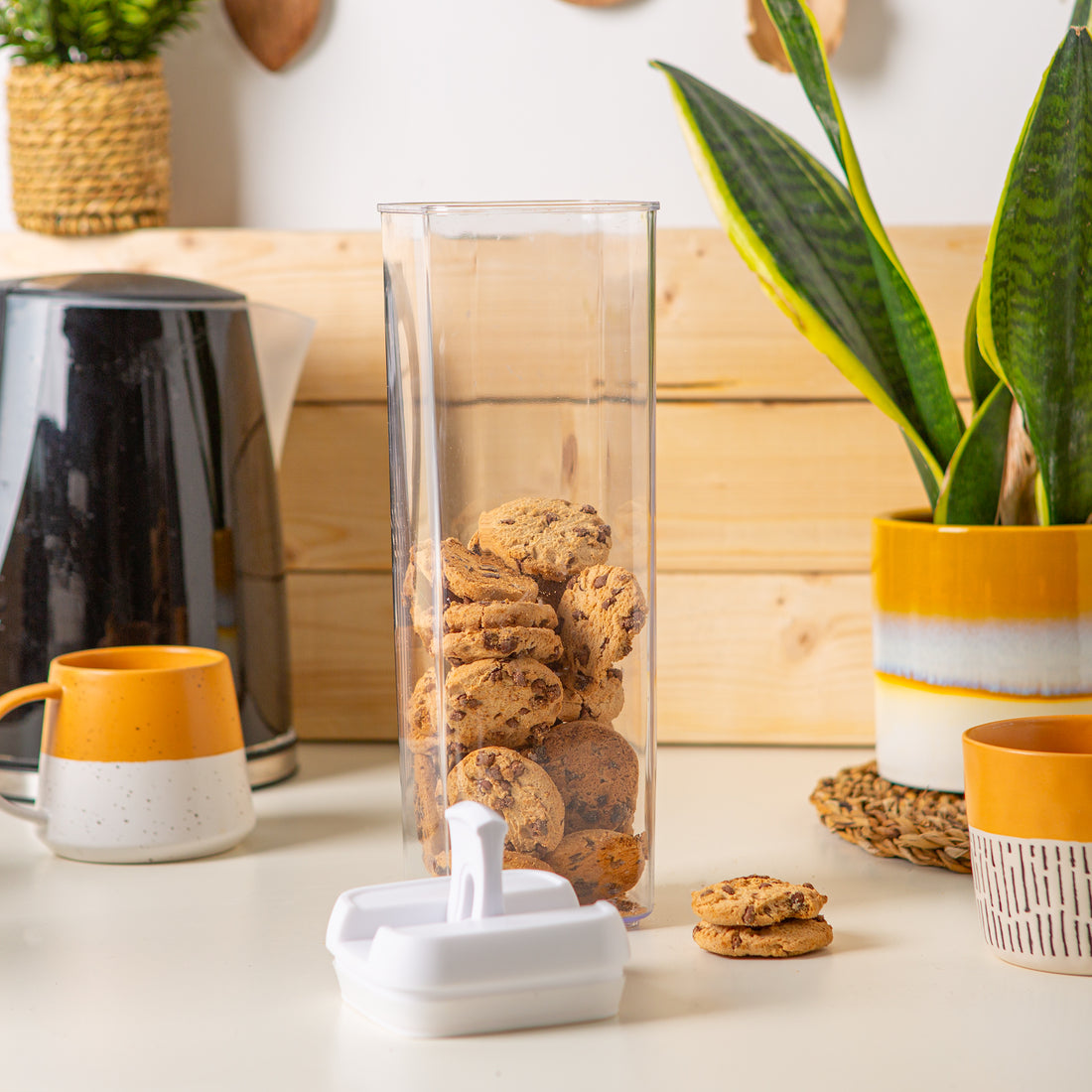 1.9L White Lid Airtight Flip-Lock Plastic Food Storage Container