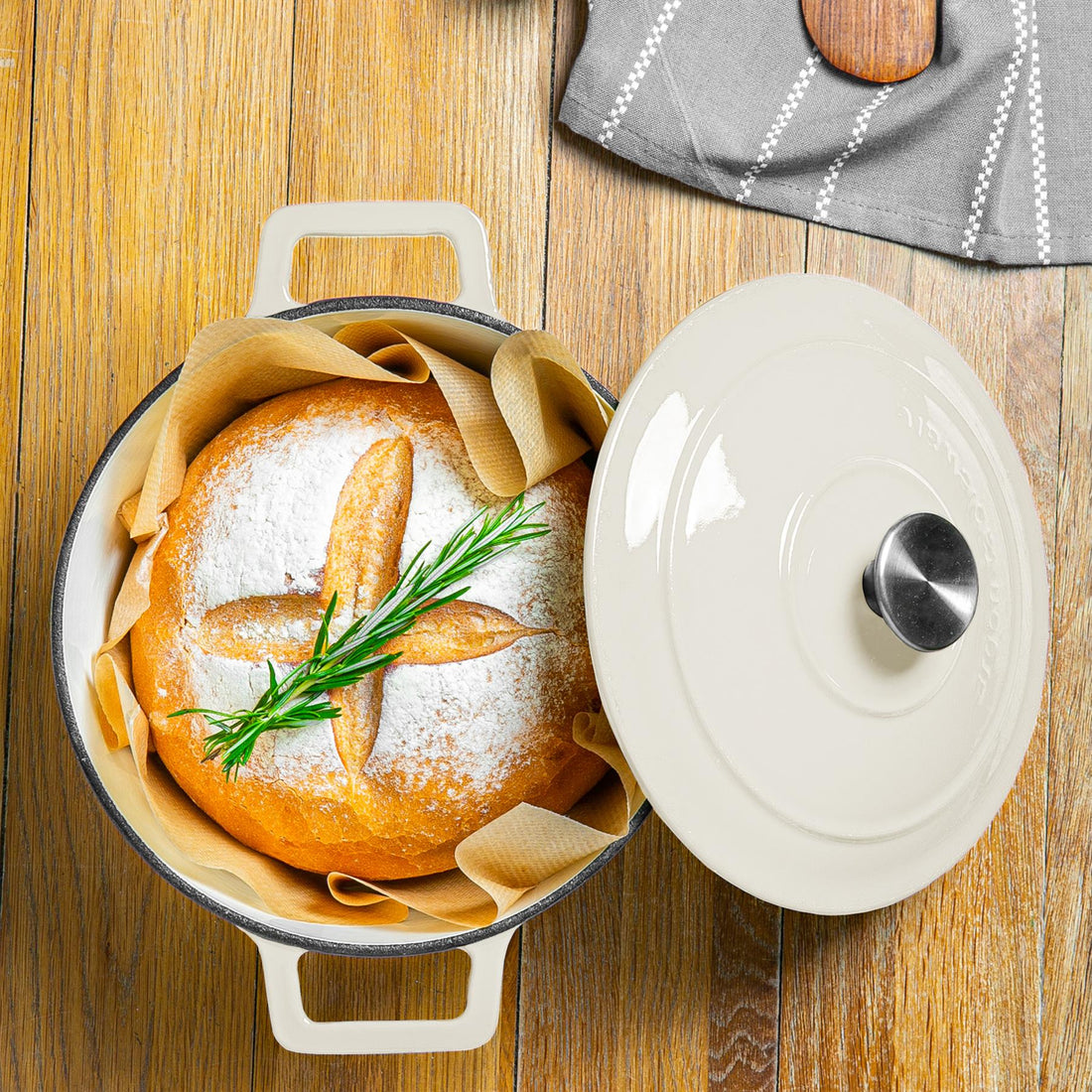 4.5L Pebble Gloss Cast Iron Casserole Dish