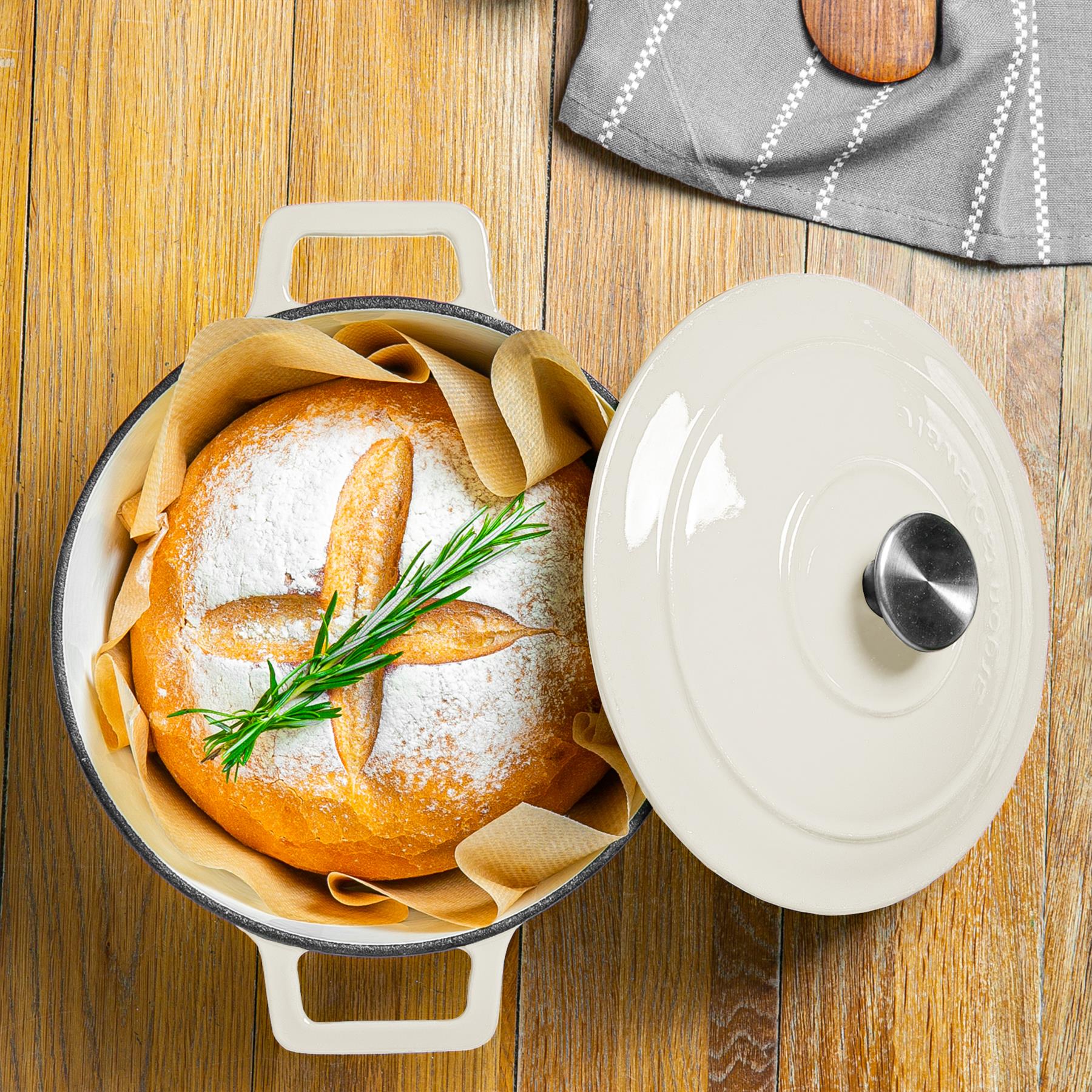 4.5L Pebble Gloss Cast Iron Casserole Dish