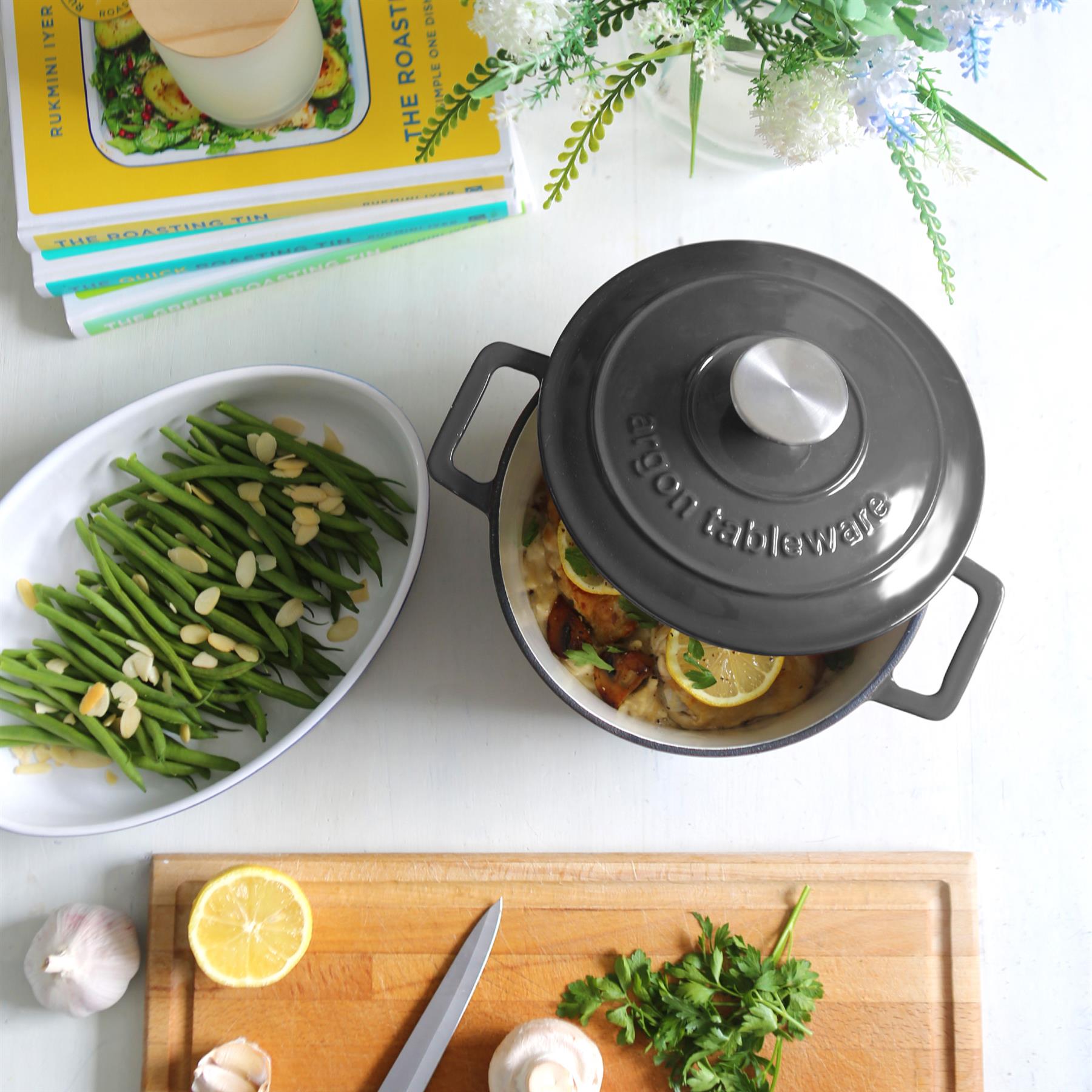 2.8L Dark Grey Round Cast Iron Casserole Dish