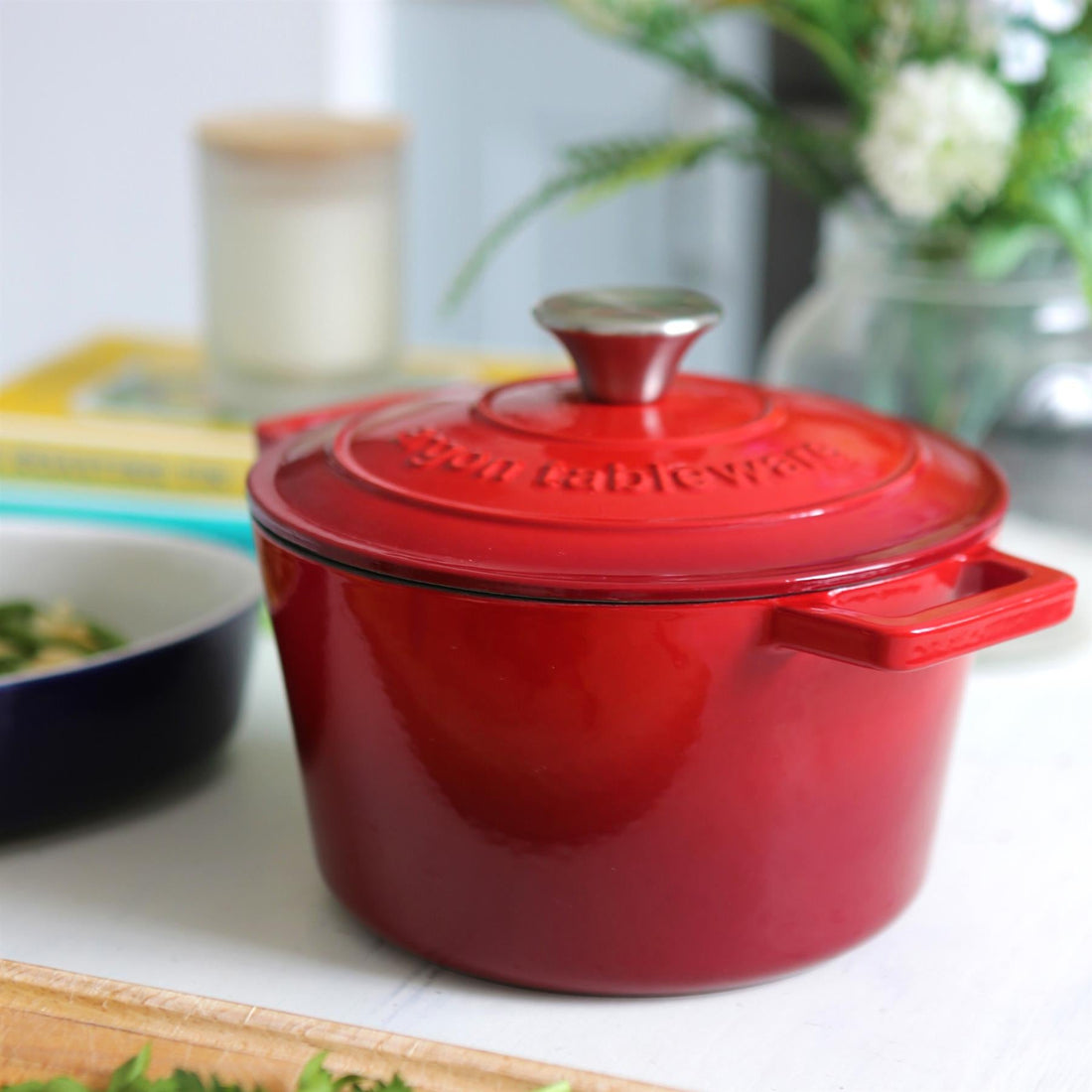 2.8L Red Ombre Round Cast Iron Casserole Dish