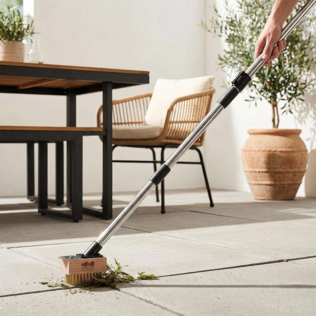 Telescopic Long Handle Weed Brush - 125cm - Chrome/Black