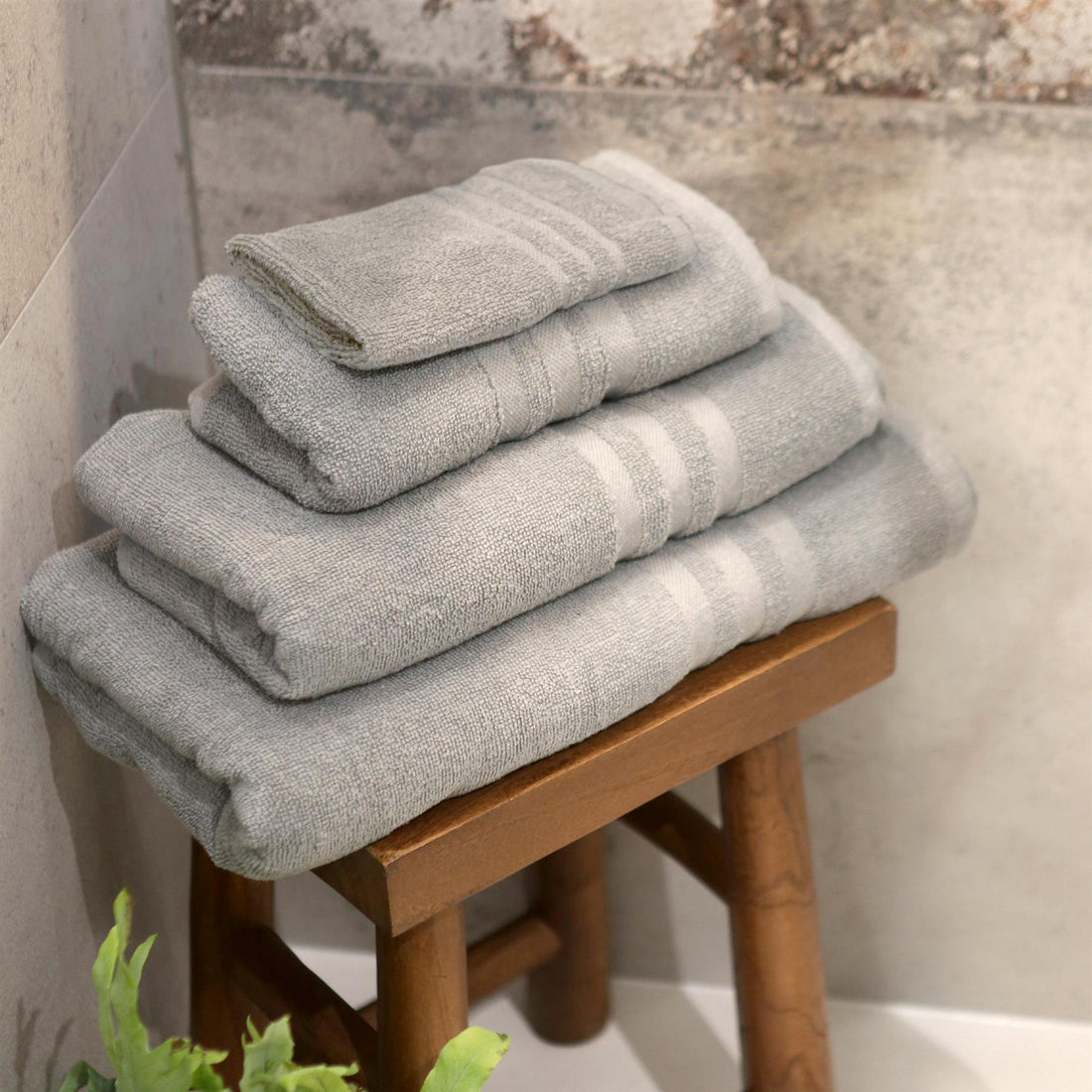 160cm x 90cm Grey Cotton Super Bath Sheet