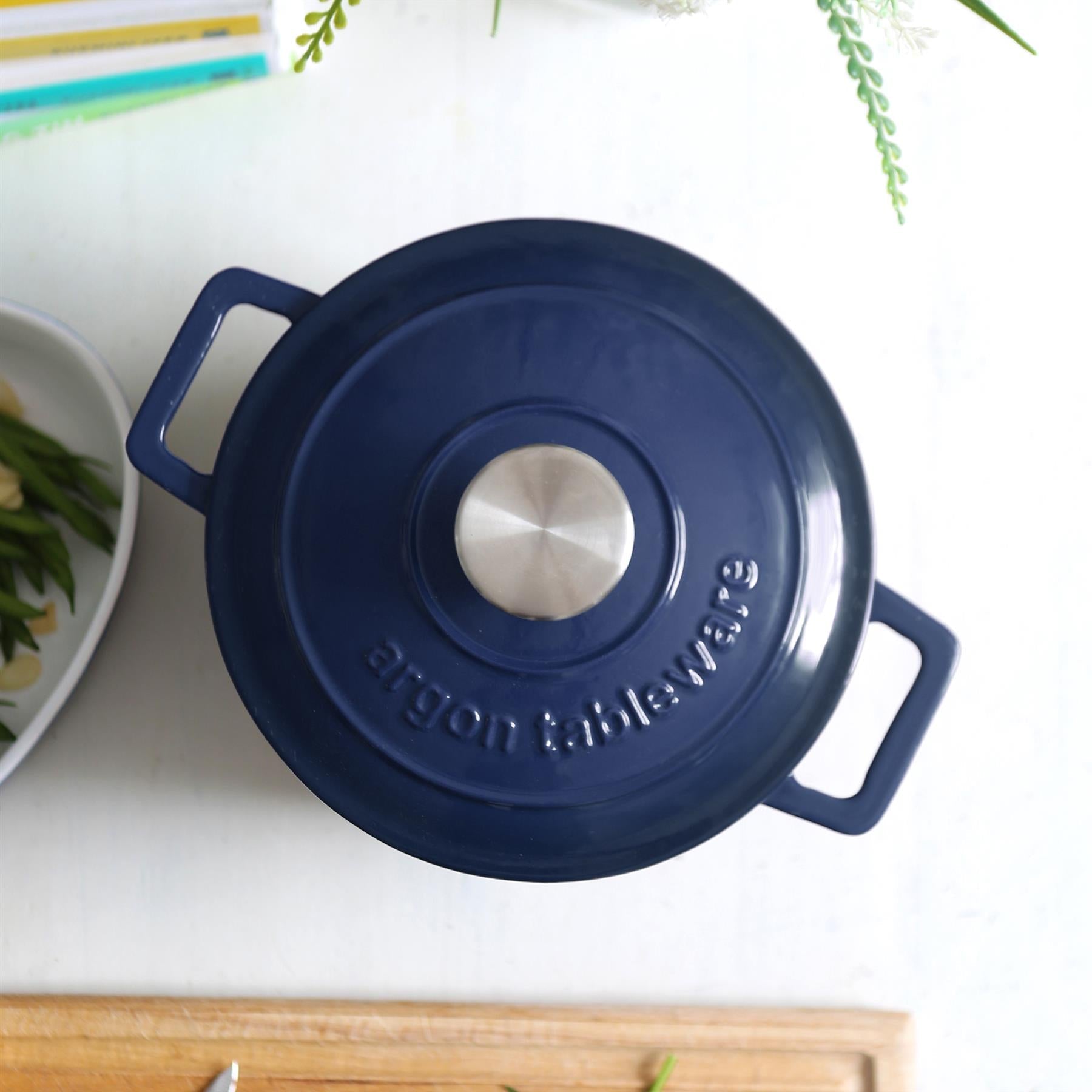 2.8L Dark Blue Round Cast Iron Casserole Dish