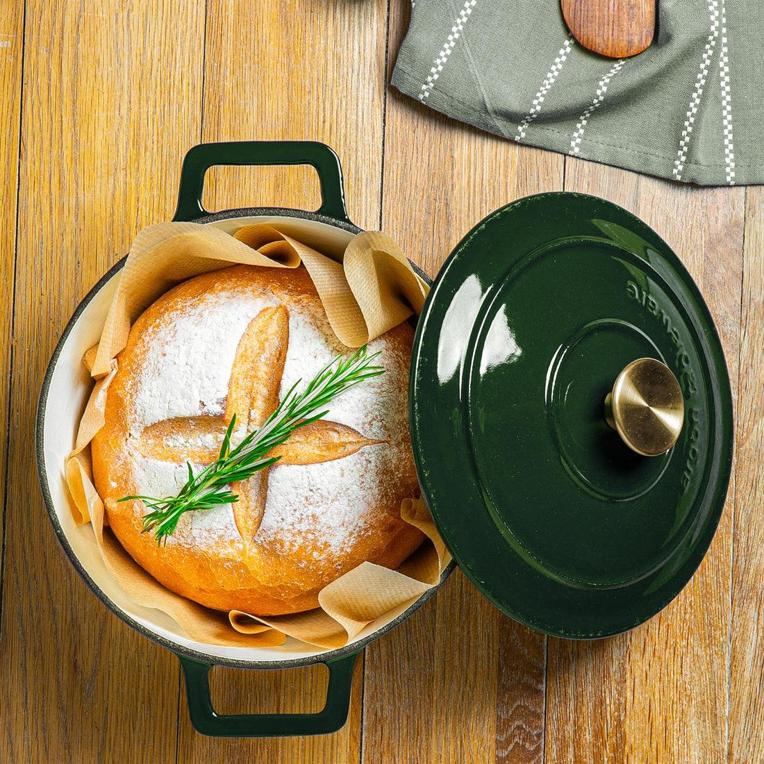 4.5L Dark Green Cast Iron Casserole Dish