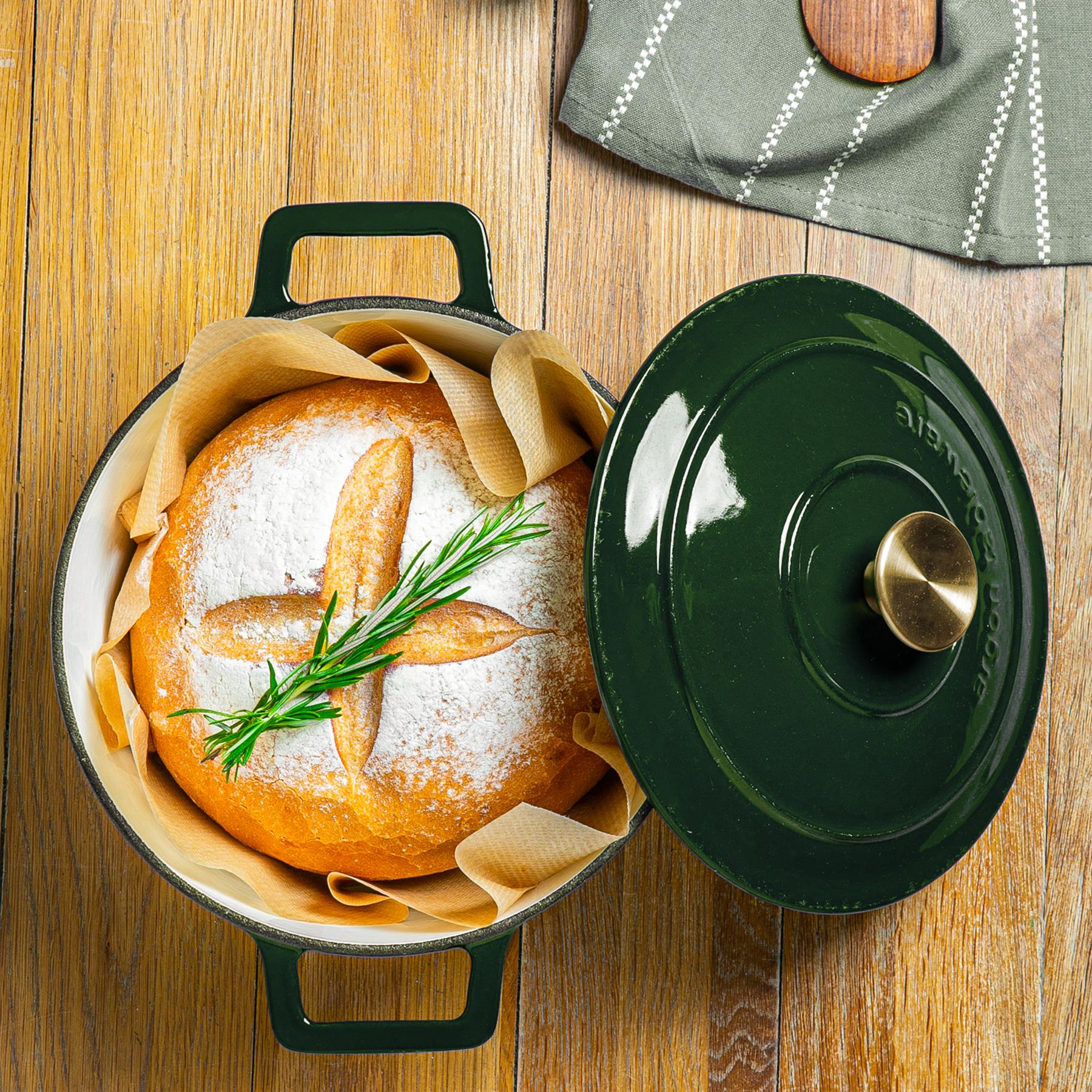 4.5L Dark Green Cast Iron Casserole Dish