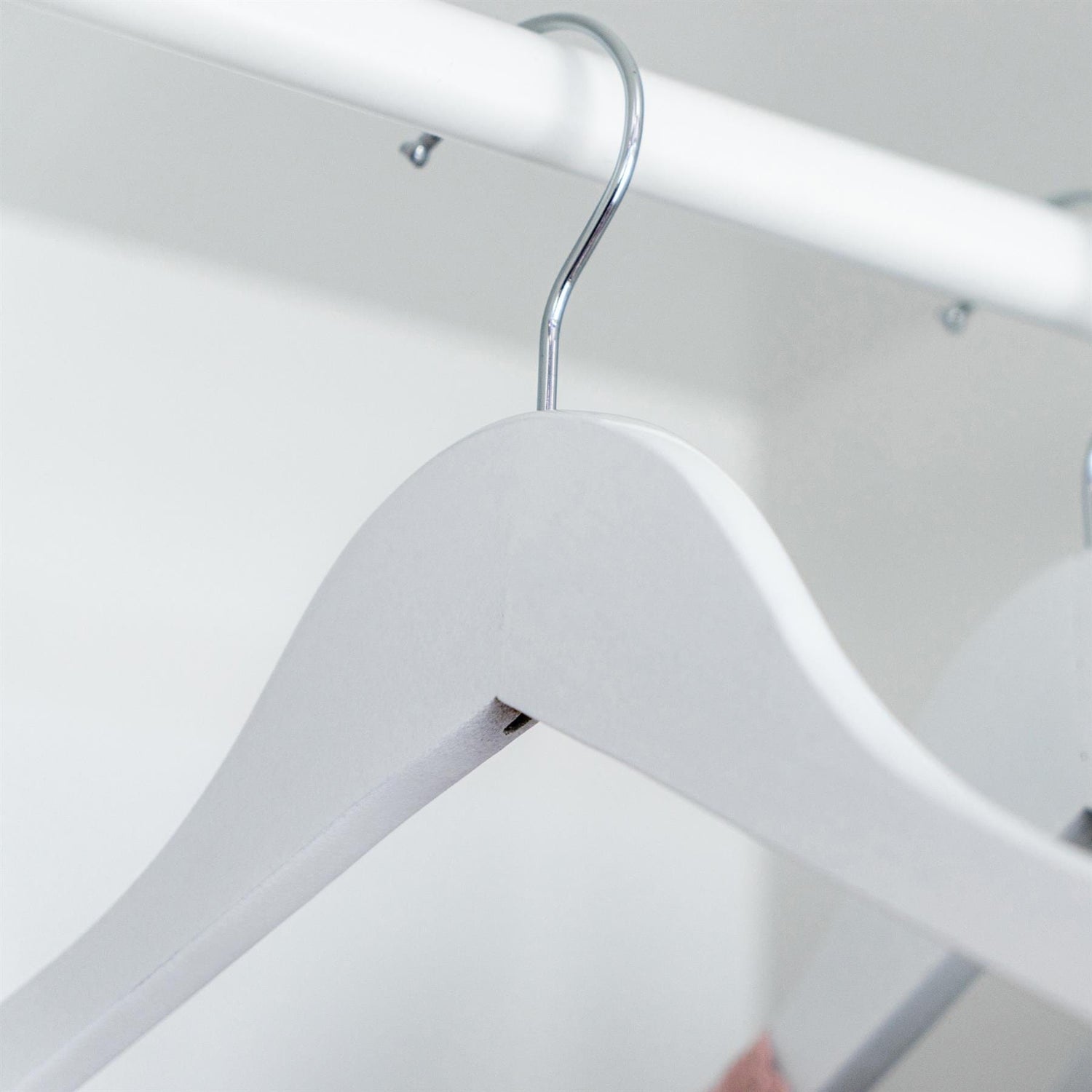 HOUSE DAY Houten kleerhangers voor kinderen, 20 stuks, babykamer, houten hangers met 360° draaibare haak, antislip kleerhanger voor pakken, broeken en jassen (wit HOUSE DAY Houten kleerhangers voor kinderen, 20 stuks, babykamer, houten hangers met 360° draaibare haak, antislip kleerhanger voor pakken, broeken en jassen (wit