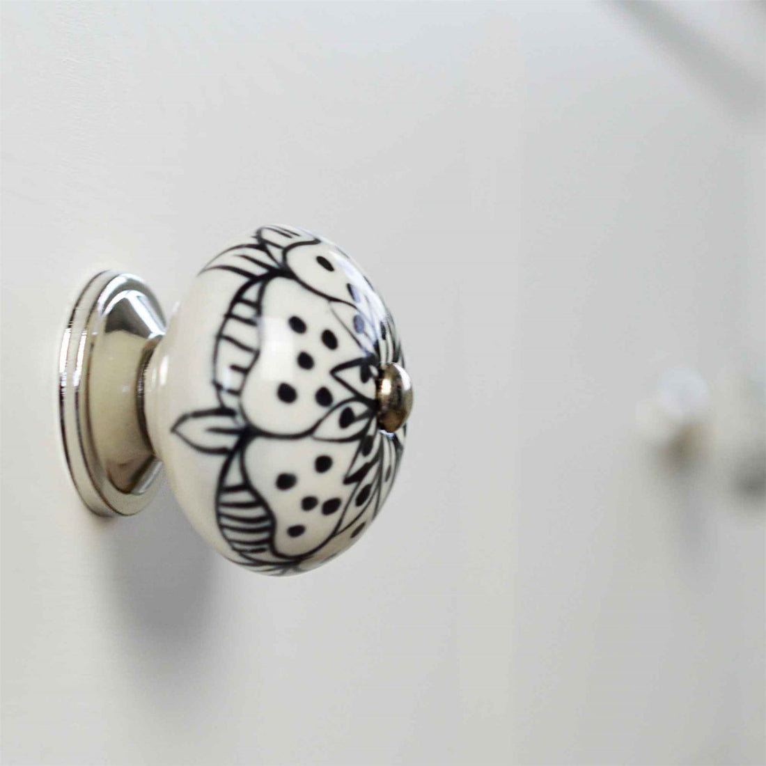 Black Rose 45mm Round Geometric Ceramic Cabinet Knob