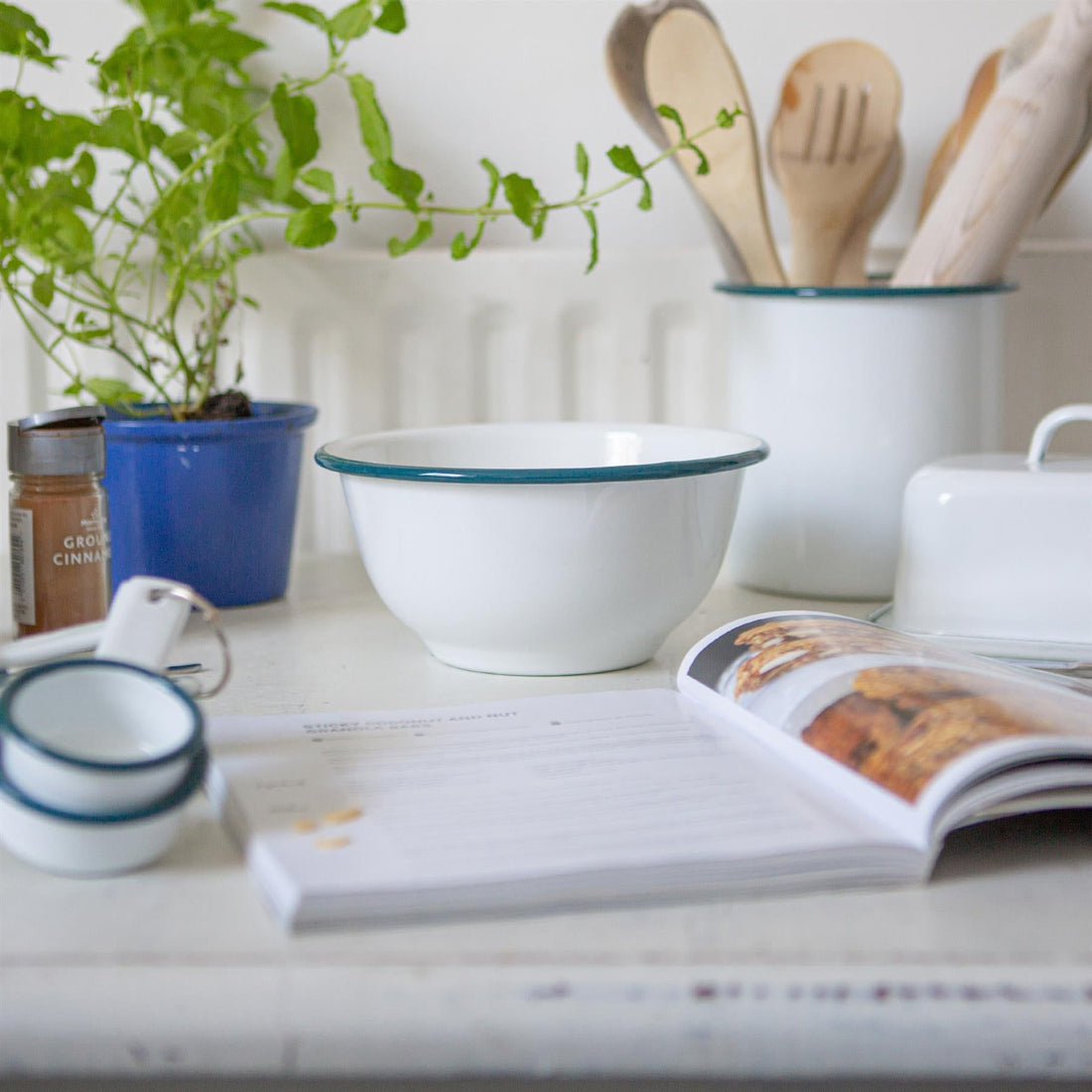White &amp; Green Enamel Mixing Bowl Set
