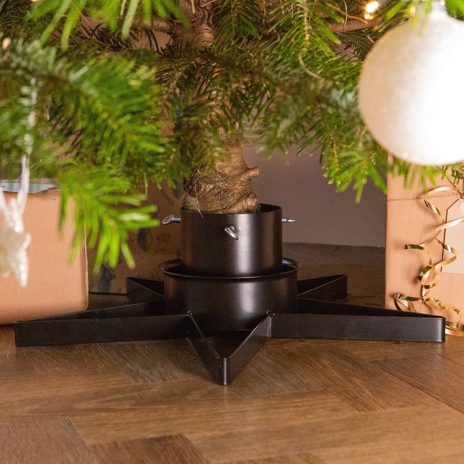 Metal Star Christmas Tree Stand By Harbour Housewares