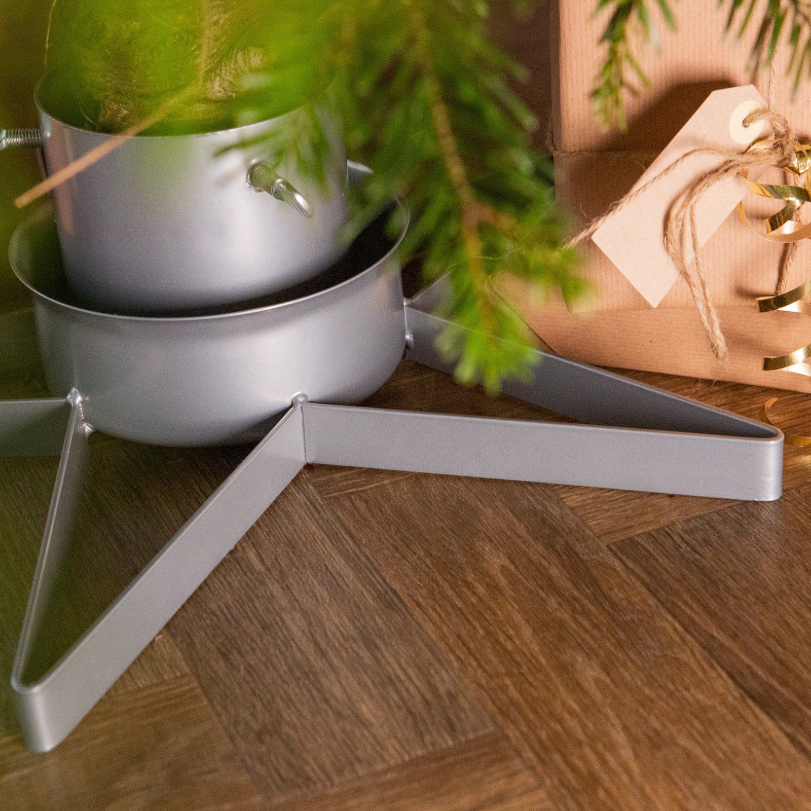 Metal Star Christmas Tree Stand By Harbour Housewares