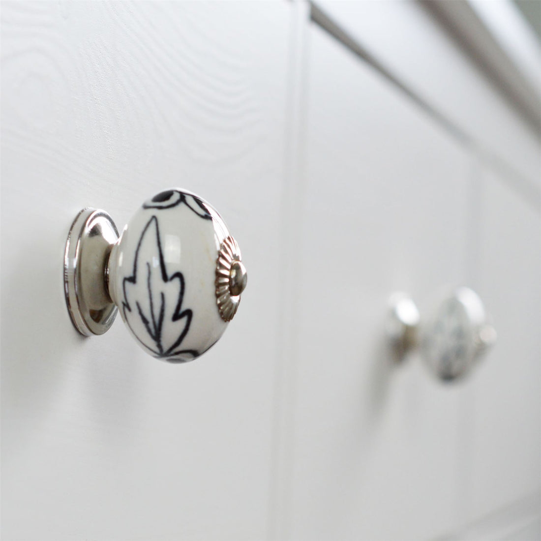Black Flower 45mm Round Geometric Ceramic Cabinet Knob